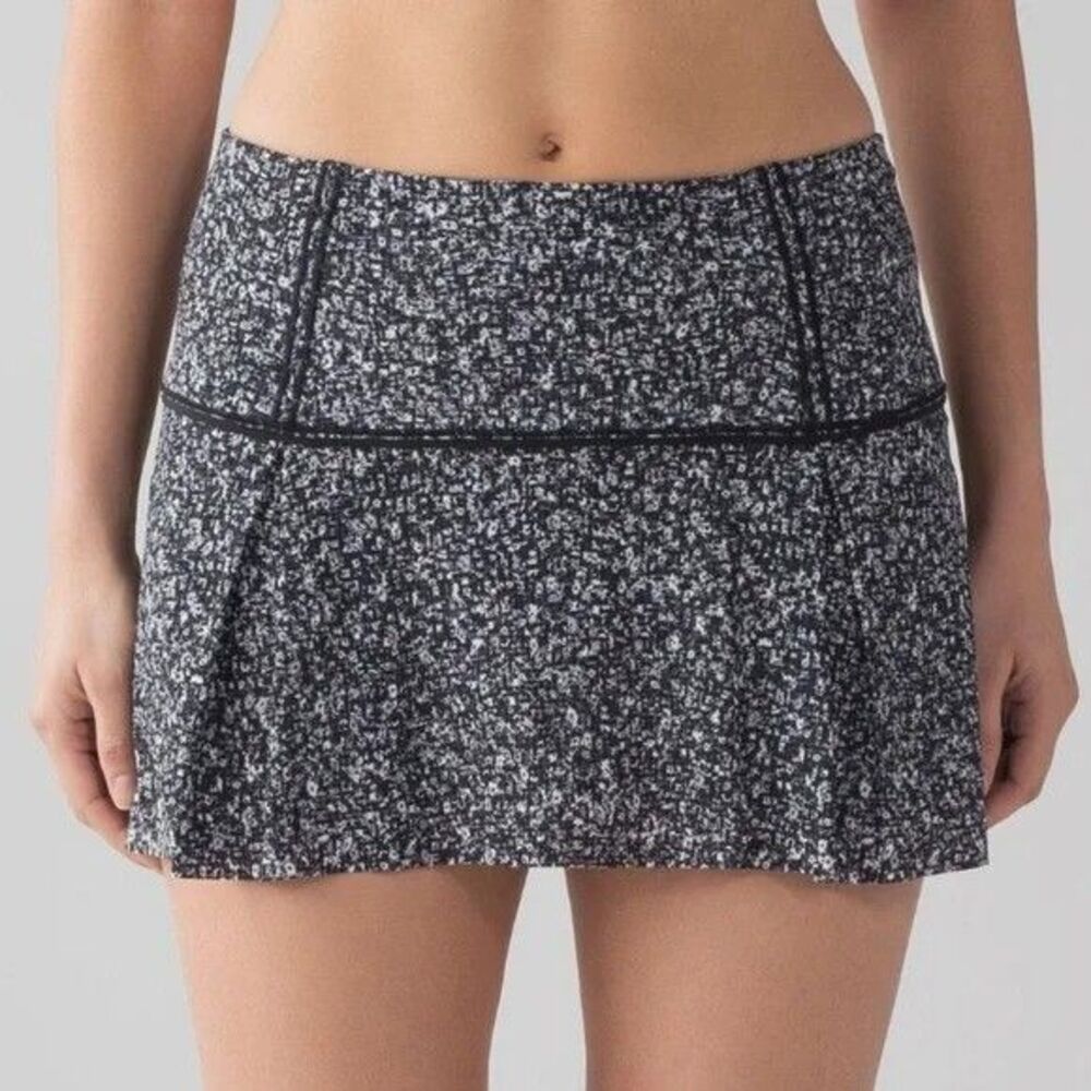 LULULEMON Women's EUC Lost in Pace black white Daisy Dust Skirt Skort - size 10